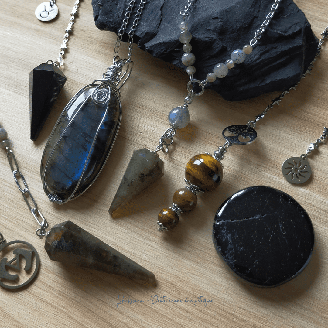 les créations : pendule, bijoux et cristaux de Hakovena